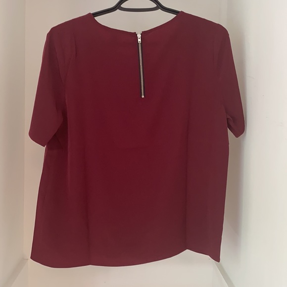 BRAND NEW Forever 21 red top - Picture 3 of 3